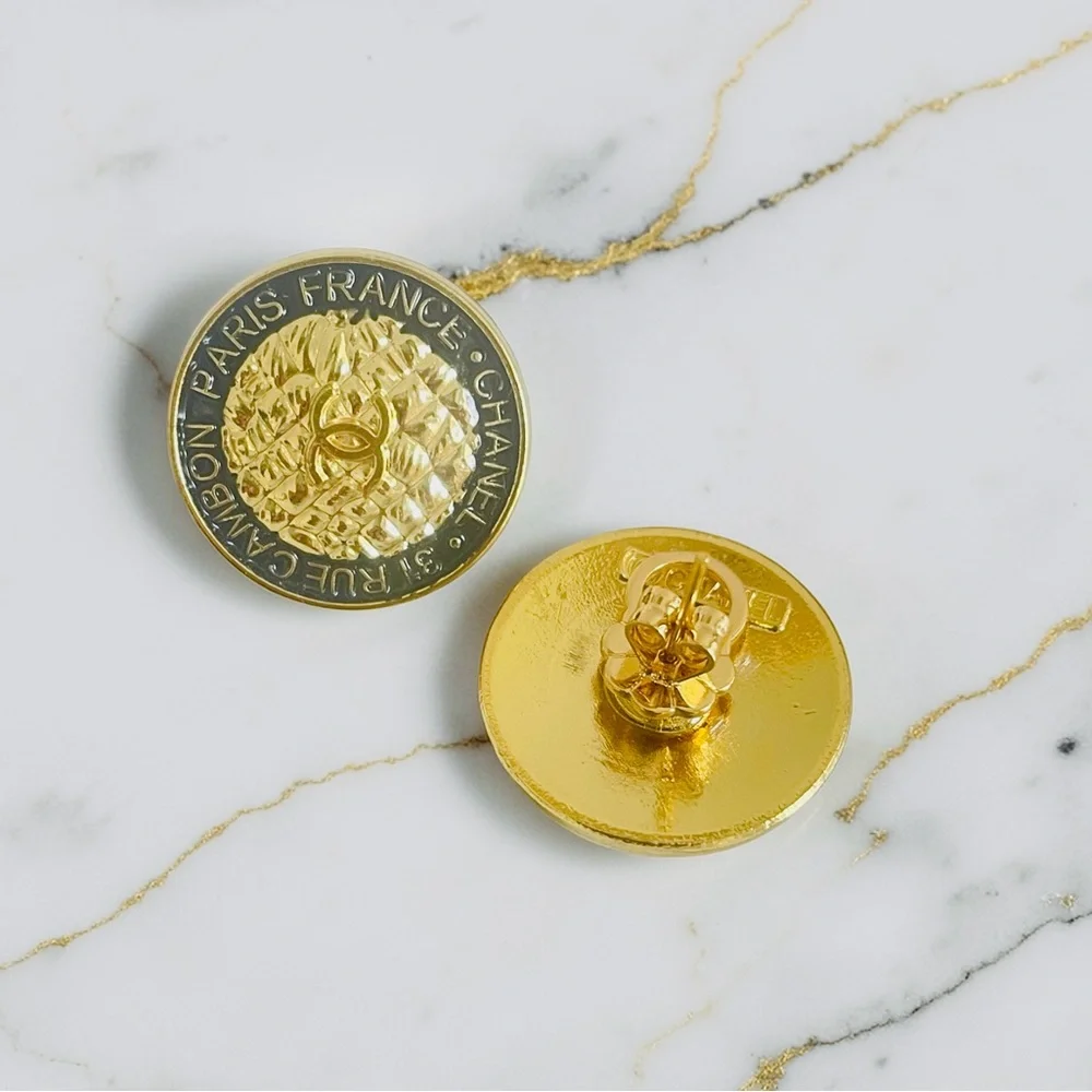 Luxury Hammered Gold/Black Upcycled Logo Button Earrings 22mm - Picture 2 of 2